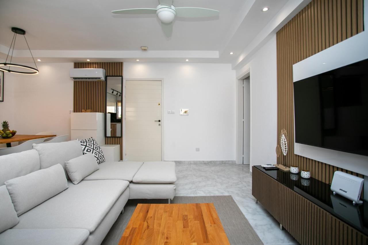 Joanne's Lovely 2 Bedroom Apt. * Paphos